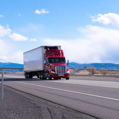 Big,Rig,American,Bonnet,Powerful,Red,Semi,Truck,With,Refrigerated